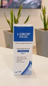 Disponible au prix de 75 000 Ariary, le collyre hydratant i-drop pur gel de Luxoptica est une solution ophtalmique stérile à base de gel, conçue pour offrir une hydratation intense et durable aux yeux secs et fatigués
