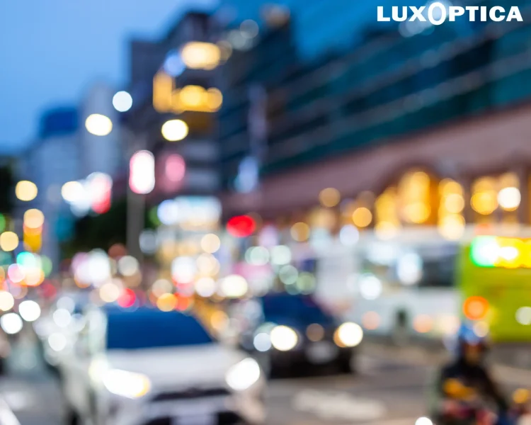 Vision nocturne avec des halos lumineux avant une correction de l’astigmatisme